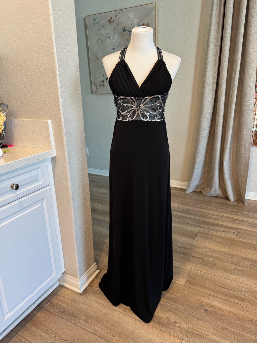 New Hailey logan size 5/6 junior maxi dress womens
Black Halter Evening Gown wi